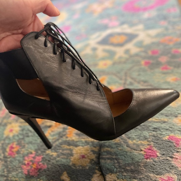 Banana Repyblic Cutout Heel Bootie barely worn ! - Picture 4 of 11